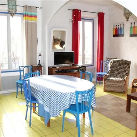 Holiday home Maison Accueillante A Avec Jardin Clos Reillanne